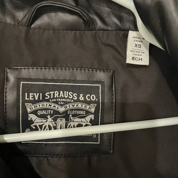 Levi’s faux leather puffer jacket - Picture 6 of 8